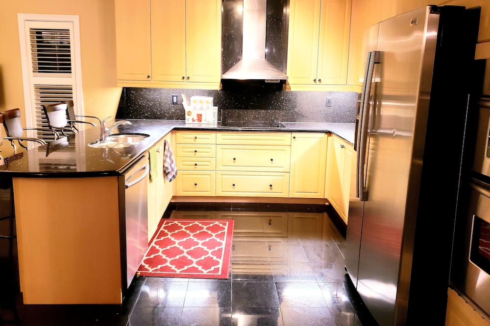 Photo of Kitchen in Erin Mills