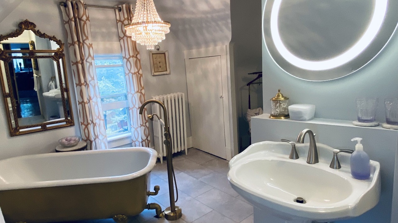 Photo of Bathroom in Gananoque