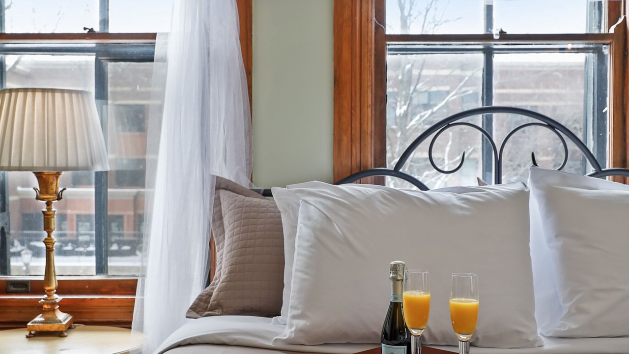 Photo of Bedroom in Summit - University
