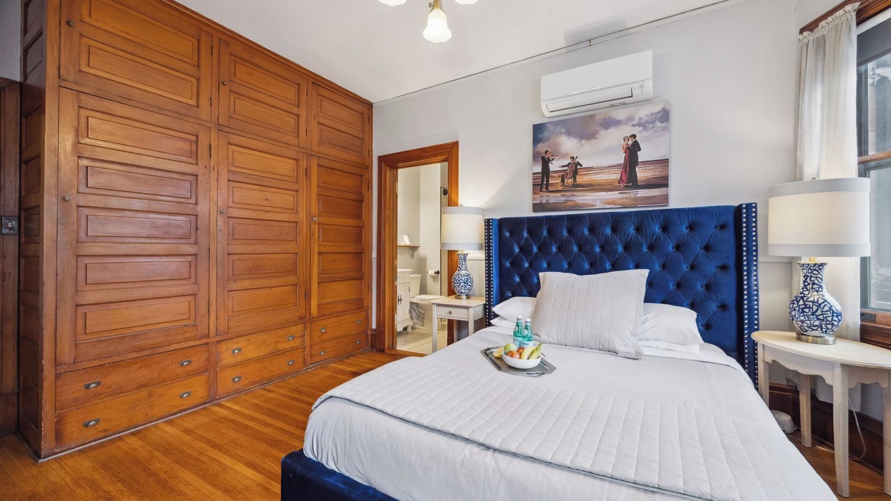 Photo of Bedroom in Summit - University