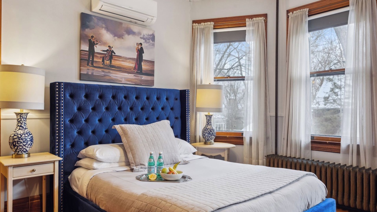 Photo of Bedroom in Summit - University