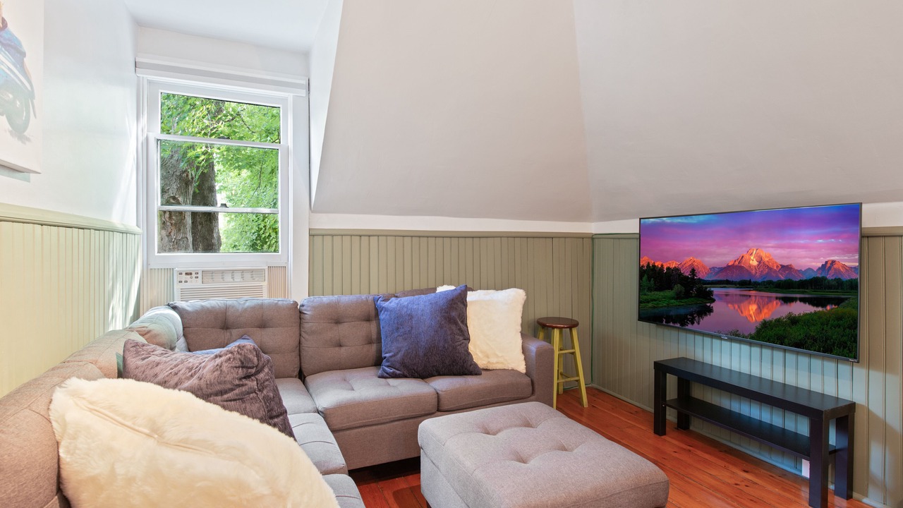 Photo of Bedroom in Summit - University