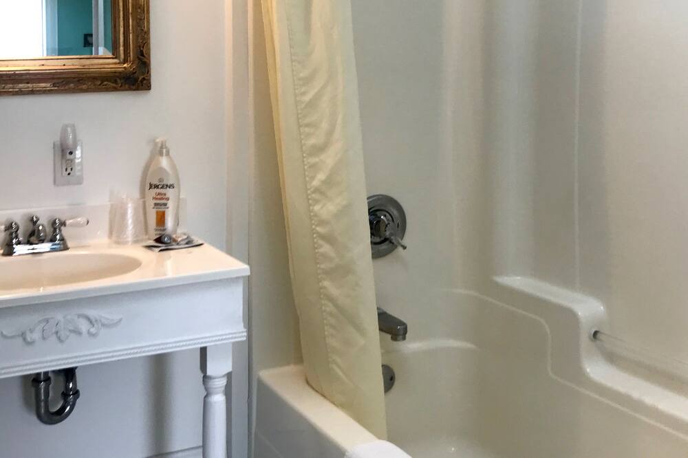 Photo of Bathroom in Peterson