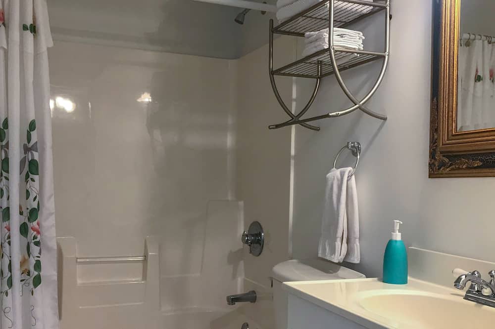 Photo of Bathroom in Peterson