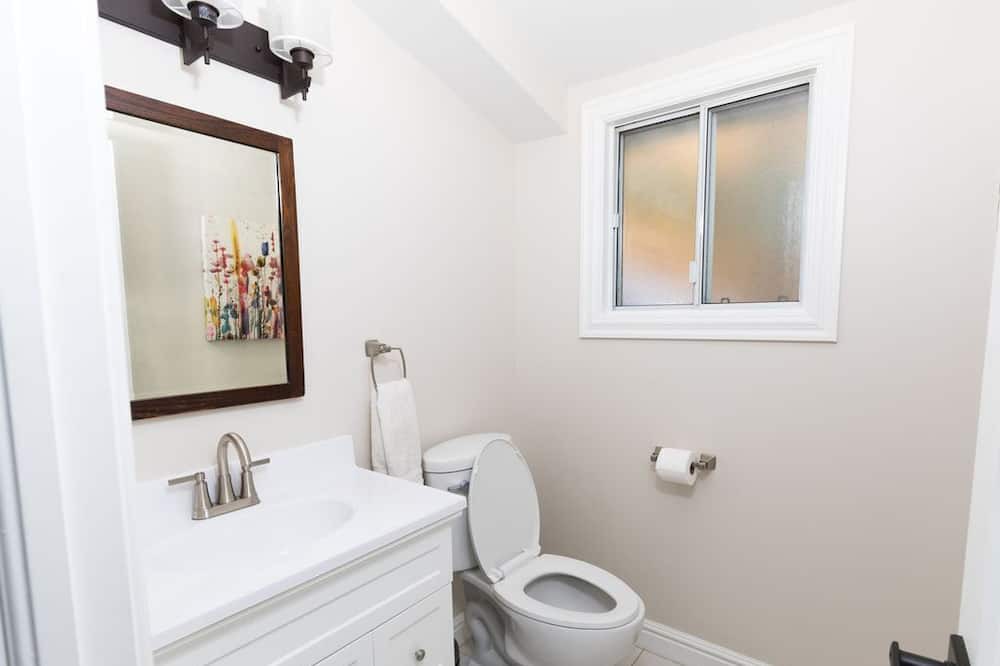 Photo of Bedroom in Lake of Bays