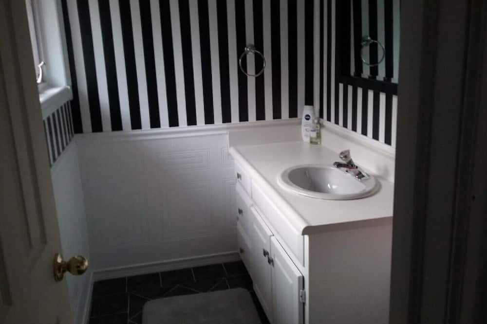 Photo of Bathroom in Tiny