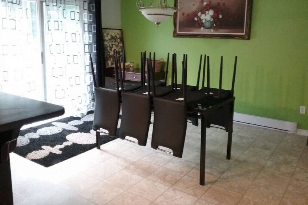 Photo of Livingroom in Tiny
