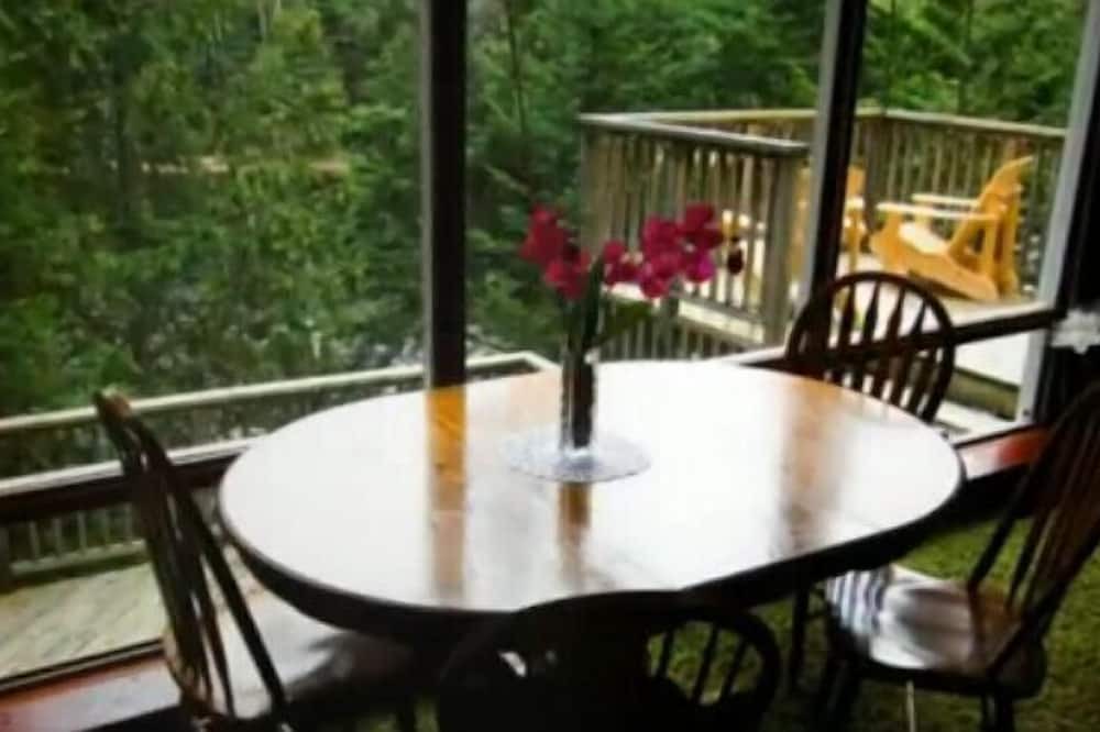 Photo of Patio Balcony in Haliburton