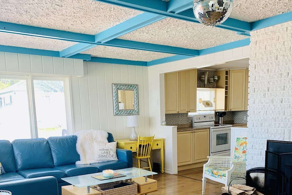 Photo of Livingroom in Jacksons Point