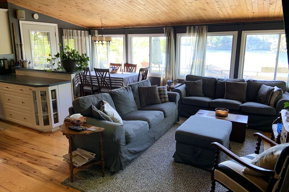 Photo of Livingroom in North Kawartha
