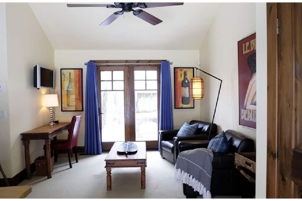 Photo of Livingroom in Bayfield