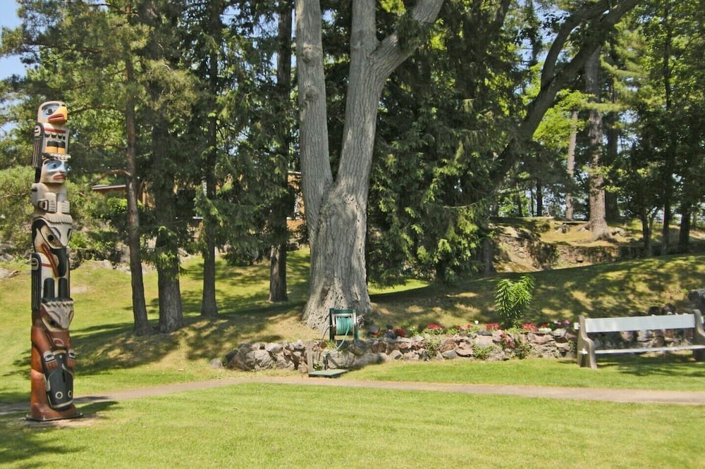 Photo of Others in Leeds and the Thousand Islands