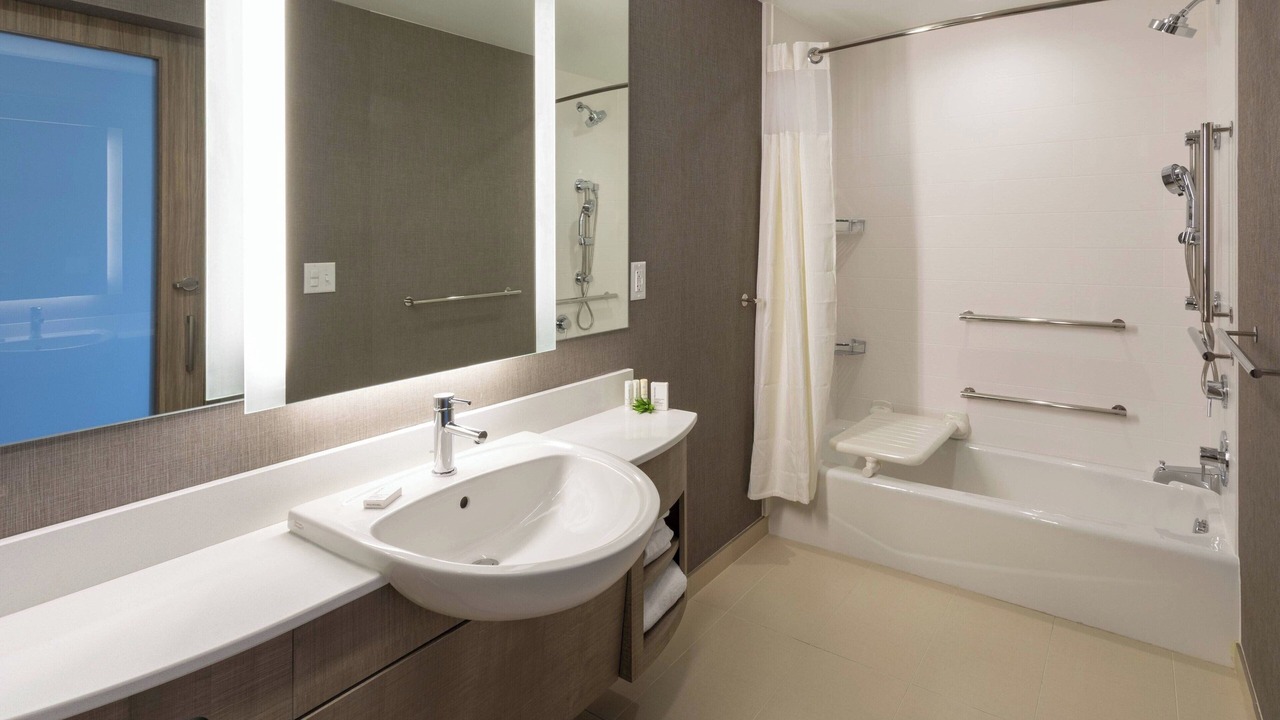 Photo of Bathroom in Maple Grove