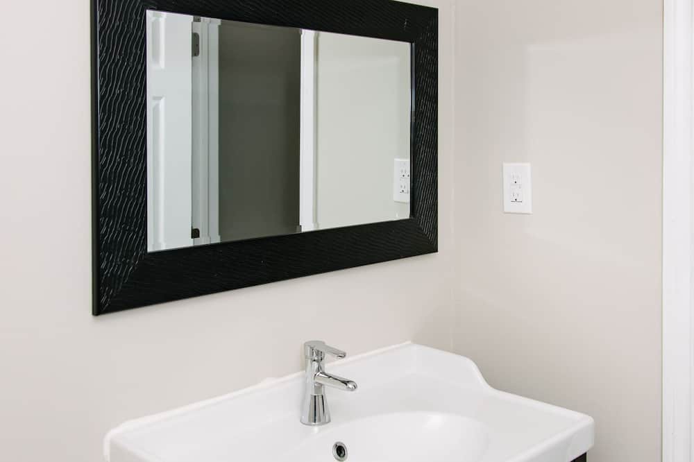 Photo of Bathroom in Irondale
