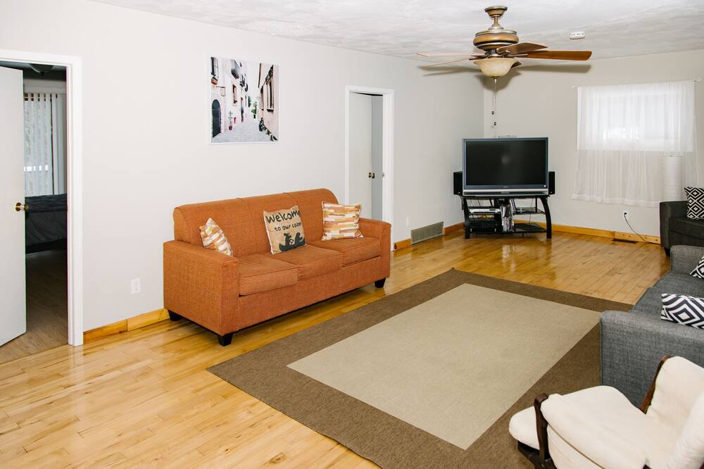 Photo of Livingroom in Irondale