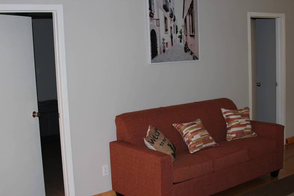 Photo of Livingroom in Irondale