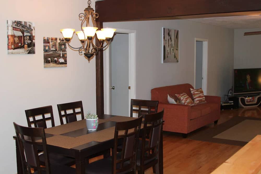 Photo of Livingroom in Irondale