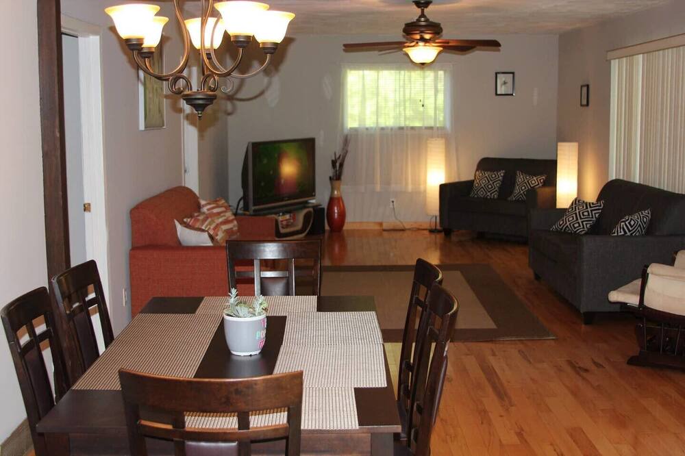 Photo of Livingroom in Irondale