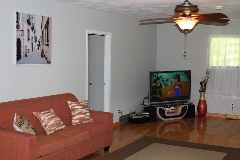 Photo of Livingroom in Irondale