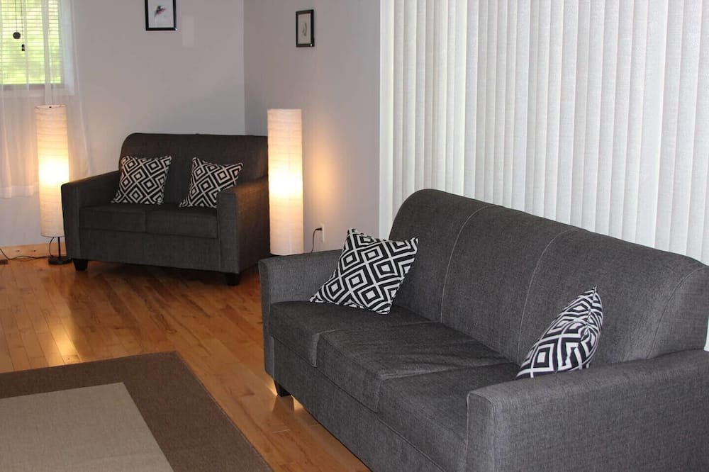 Photo of Livingroom in Irondale