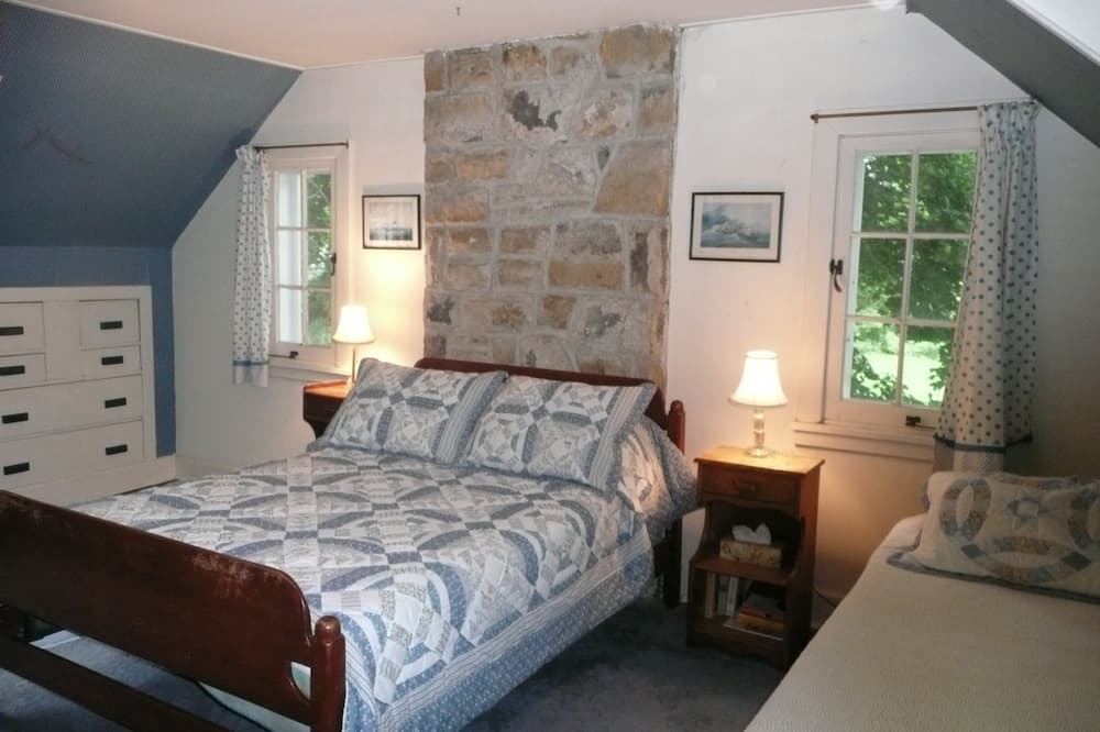 Photo of Bedroom in Drummond-North Elmsley