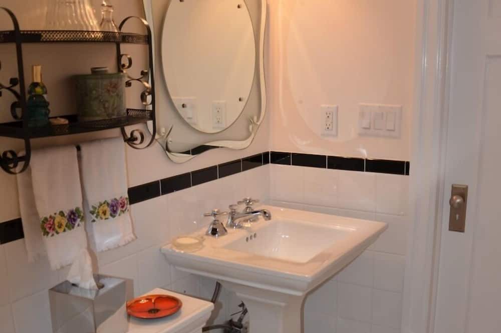 Photo of Bathroom in Bracondale Hill