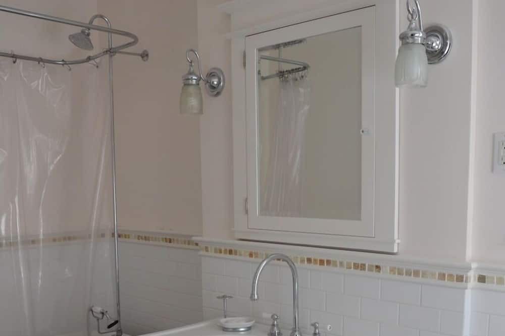 Photo of Bathroom in Bracondale Hill