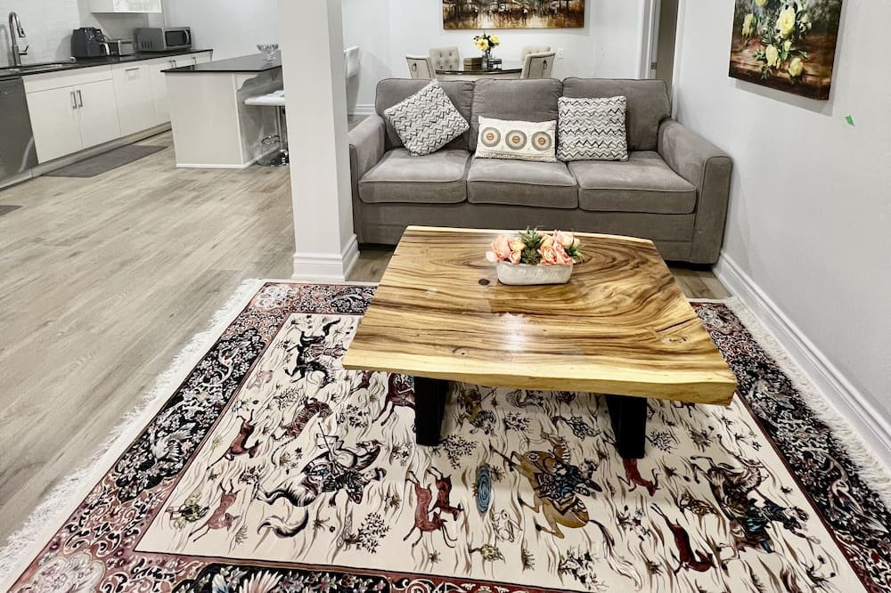 Photo of Livingroom in Richmond Hill