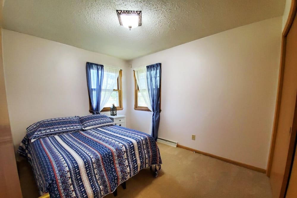 Photo of Bedroom in Lindstrom