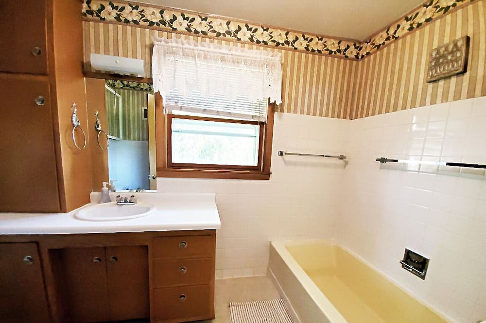 Photo of Bathroom in Lindstrom