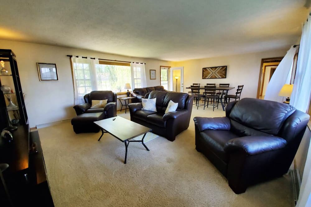 Photo of Livingroom in Lindstrom