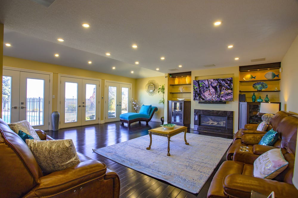 Photo of Livingroom in Stoney Creek