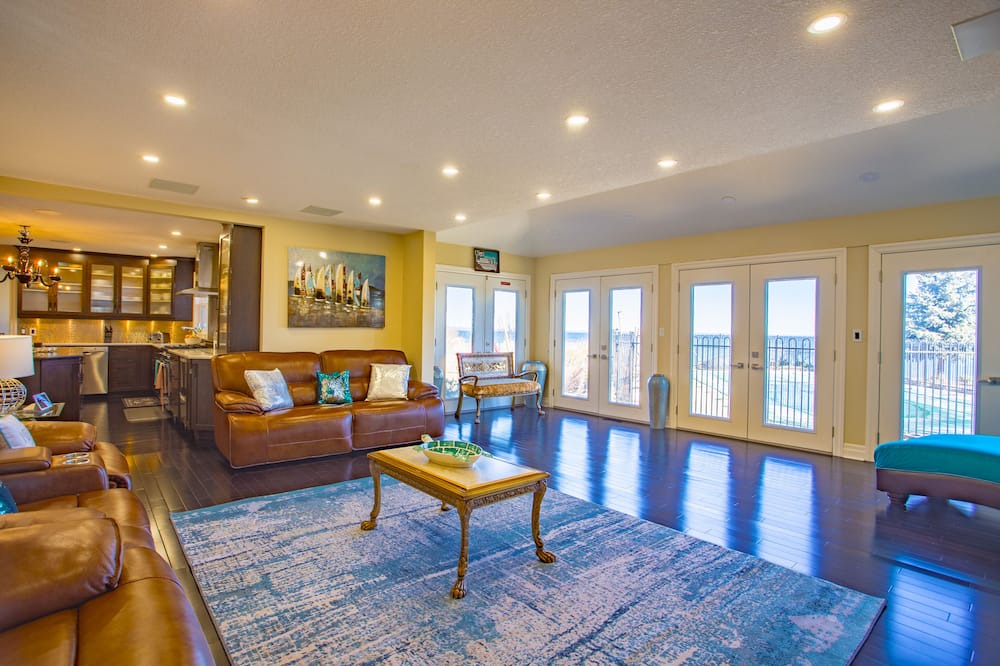 Photo of Livingroom in Stoney Creek