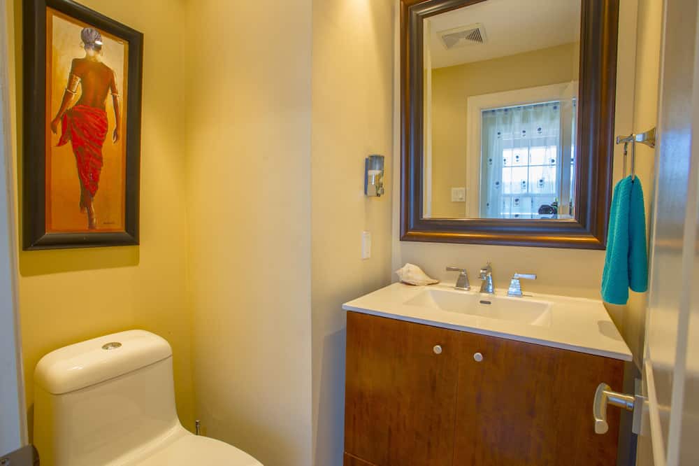 Photo of Bathroom in Stoney Creek