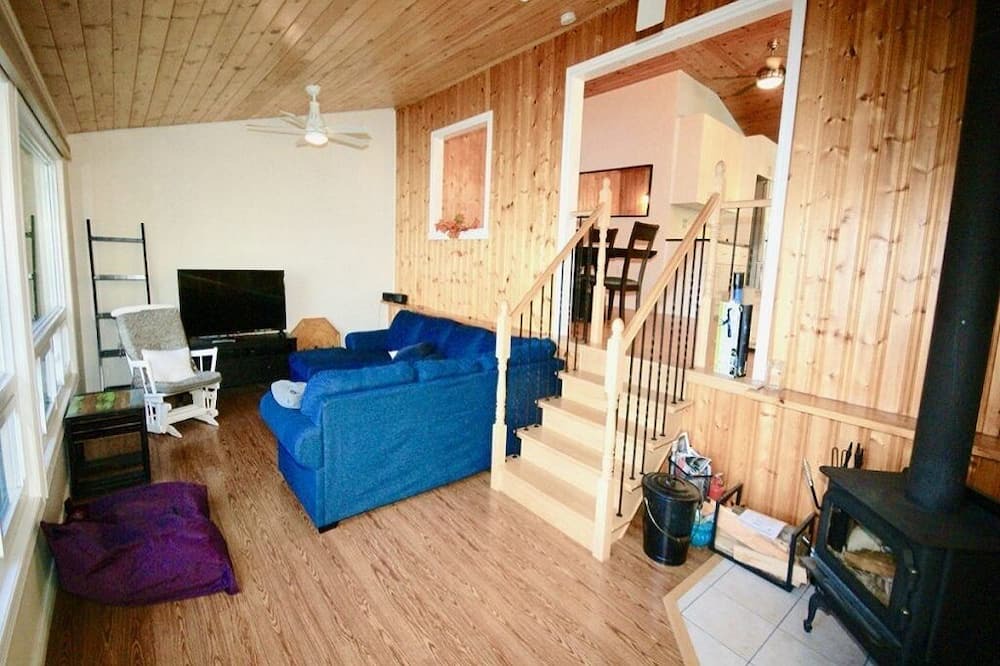 Photo of Livingroom in Havelock-Belmont-Methuen