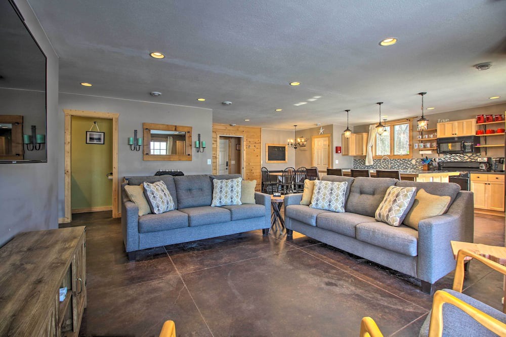 Photo of Livingroom in Hillman