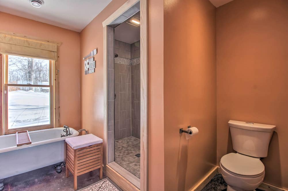 Photo of Bathroom in Hillman