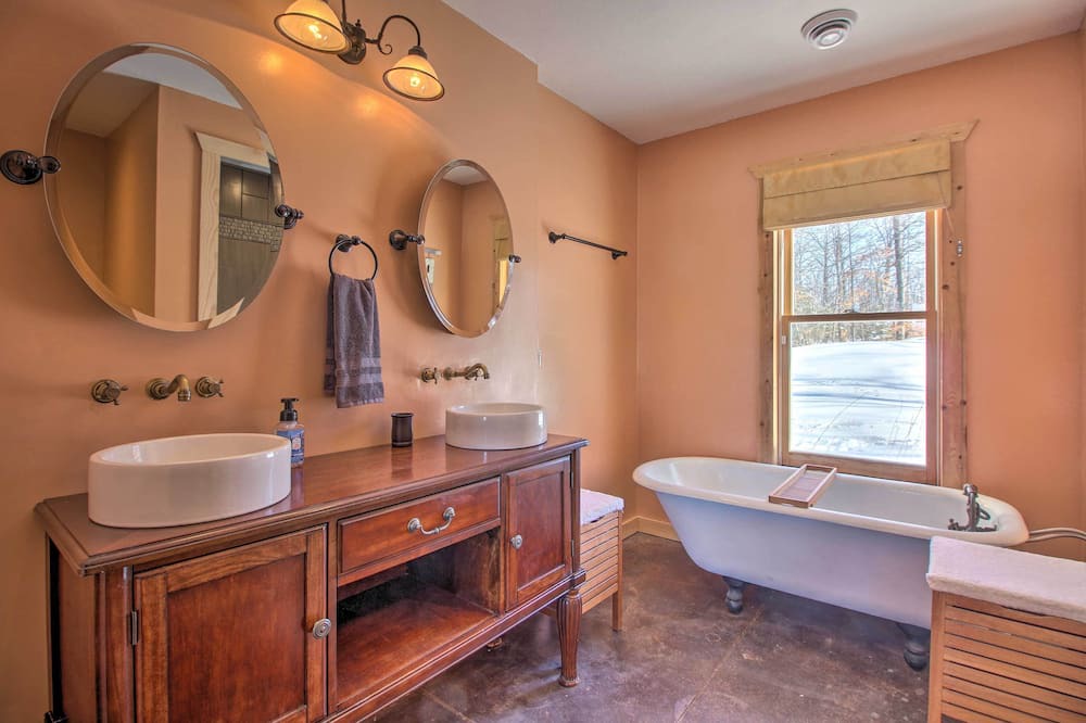 Photo of Bathroom in Hillman