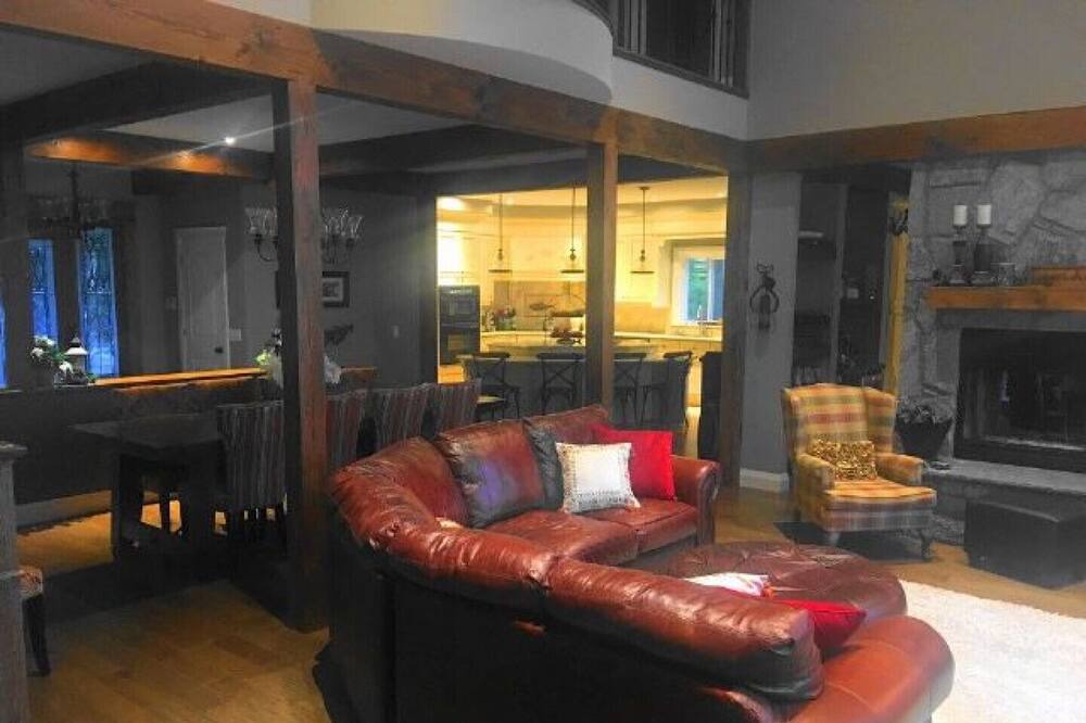 Photo of Livingroom in North Kawartha