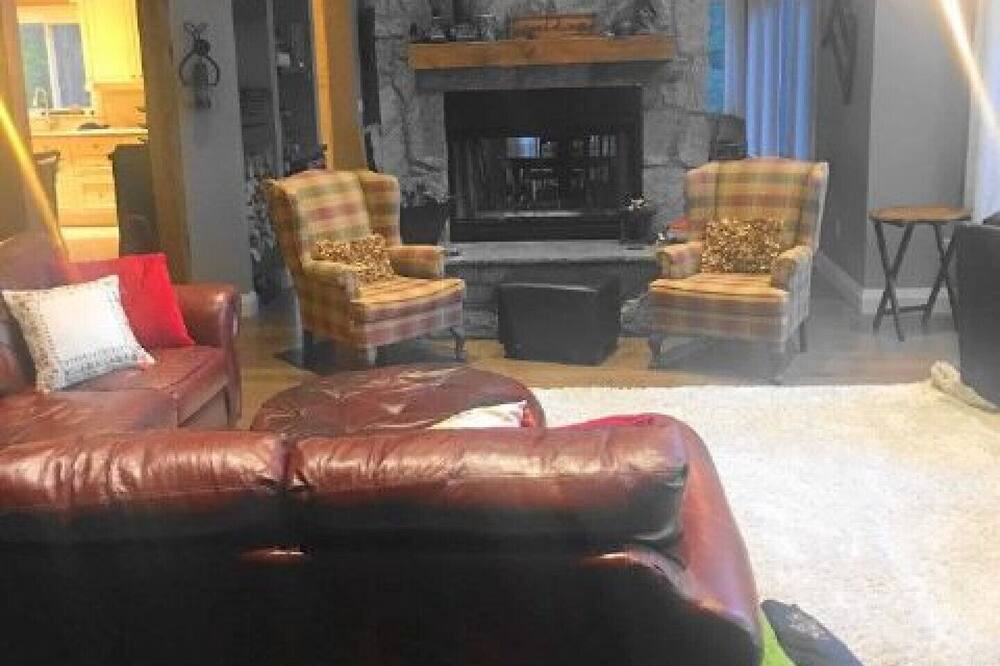 Photo of Livingroom in North Kawartha