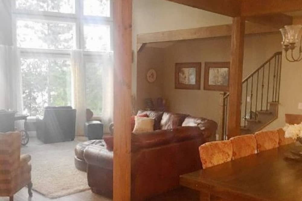 Photo of Livingroom in North Kawartha