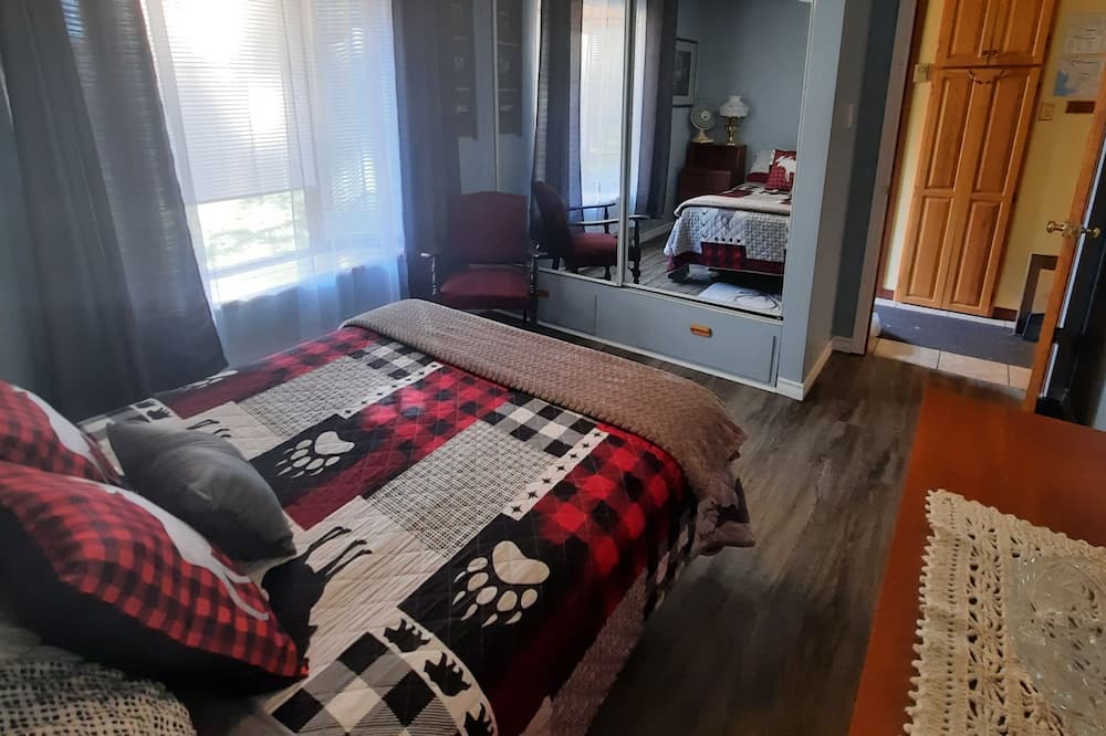 Photo of Bedroom in Whitney
