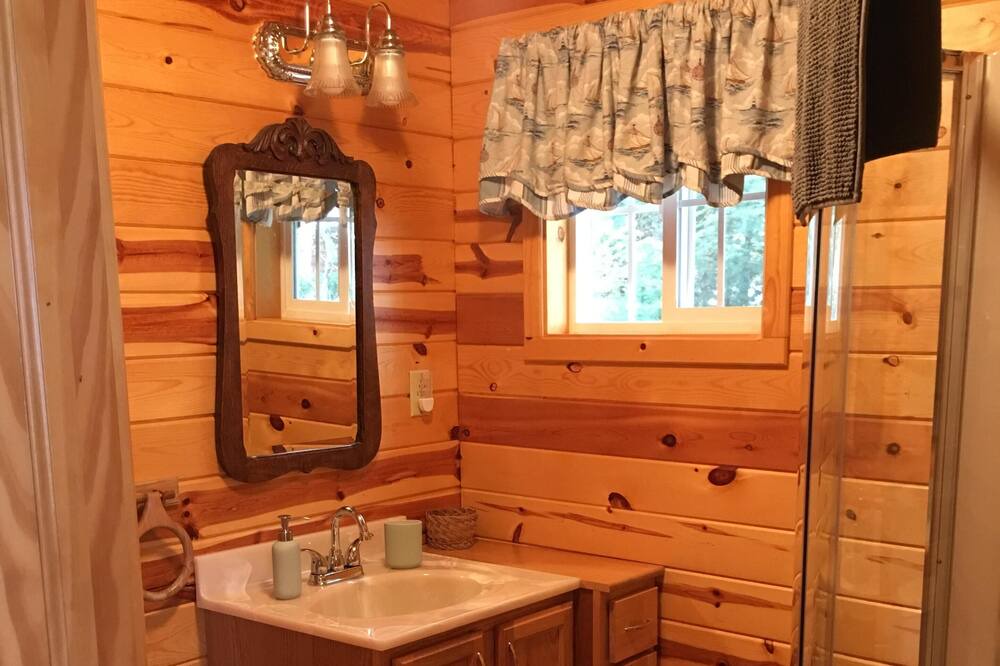 Photo of Bathroom in Side Lake