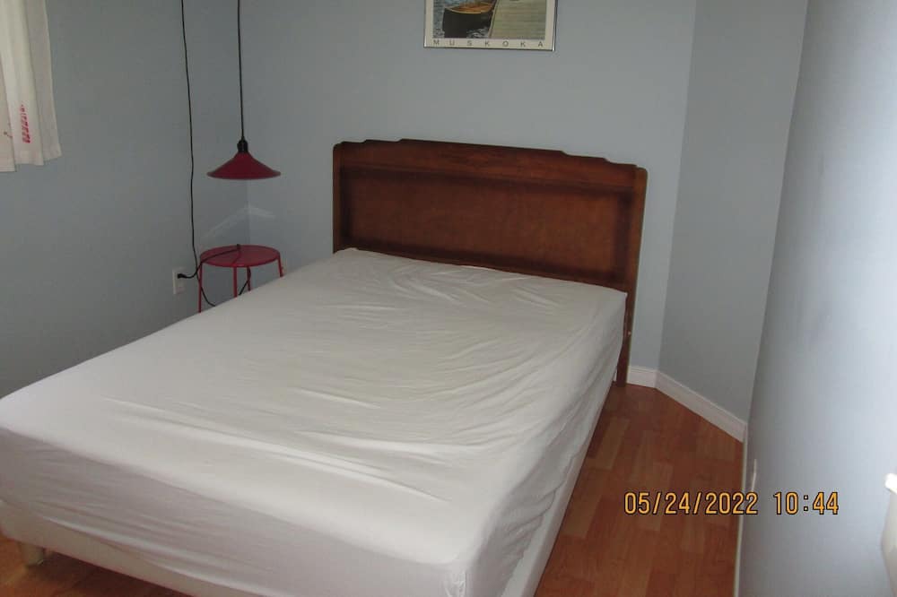 Photo of Bedroom in Grand Bend