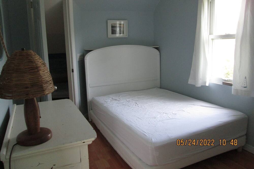 Photo of Bedroom in Grand Bend