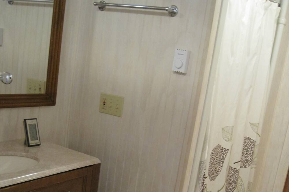 Photo of Bathroom in Perry
