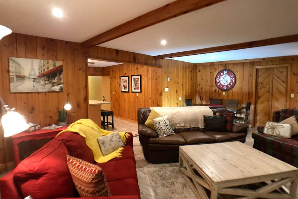 Photo of Livingroom in Pointe aux Roches