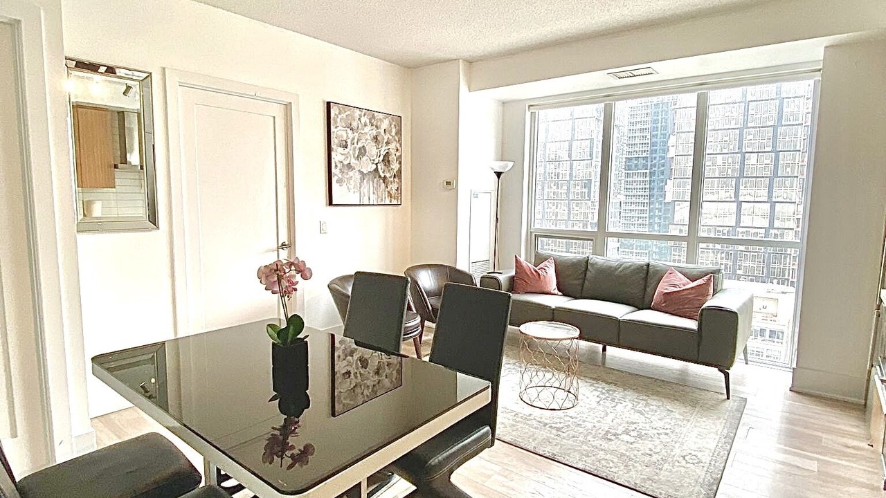 Photo of Livingroom in Toronto Entertainment District