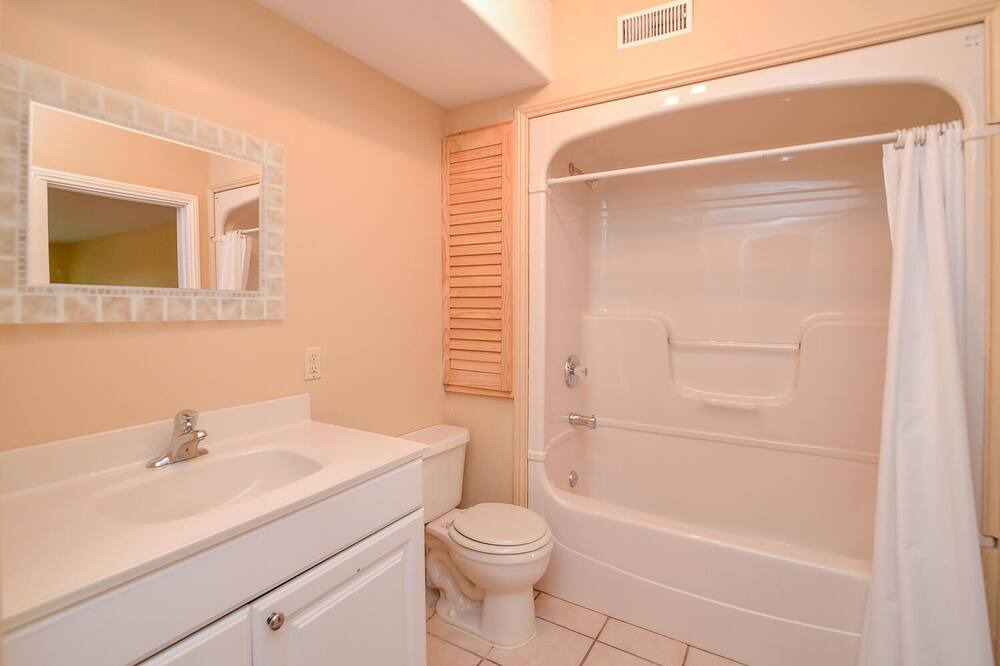 Photo of Bathroom in Arden