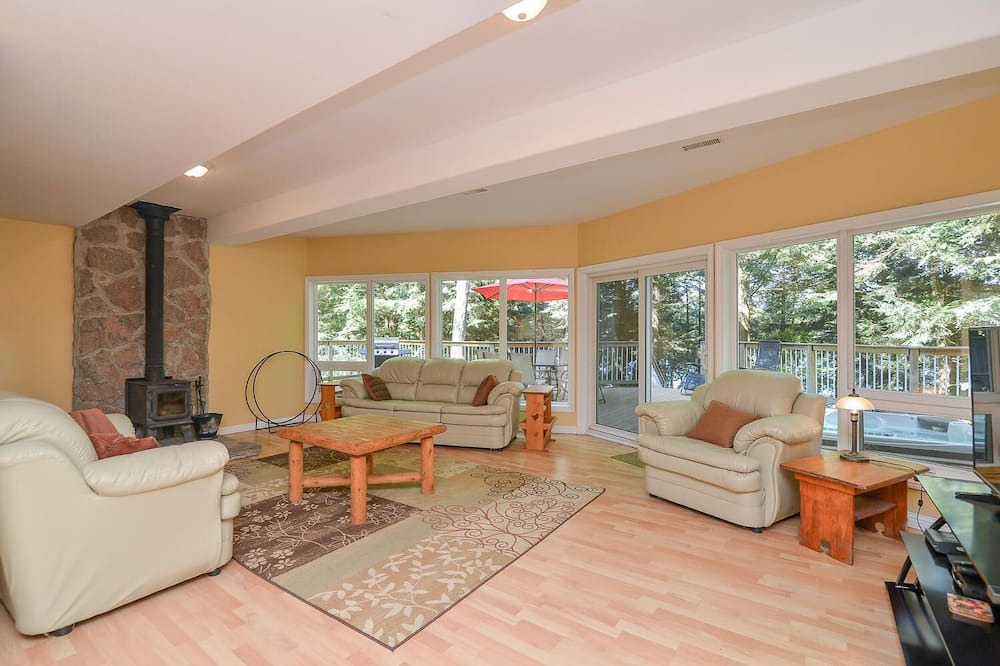 Photo of Livingroom in Arden